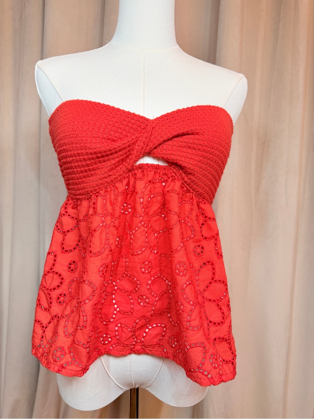 Women's Red Strapless Twist-Front Crop Top